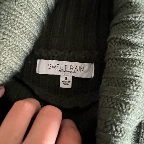 Sweet Rain Green Turtleneck Sweater - Picture 5 of 5